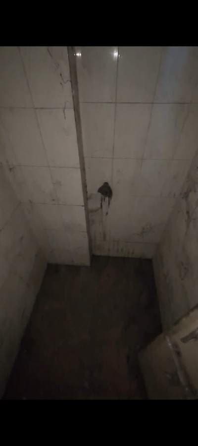 Antenatal Washroom (Left) (G-25) – before renovation