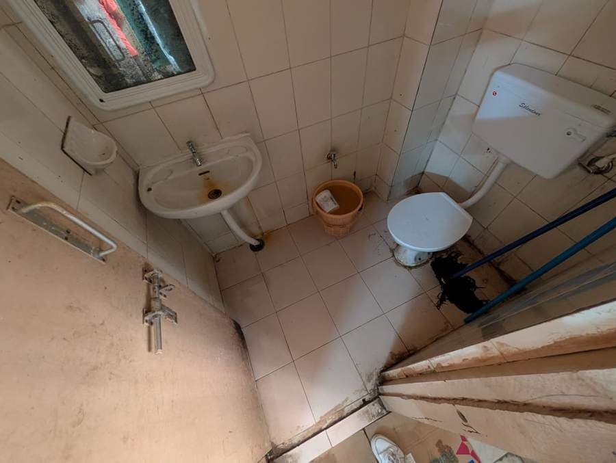 Dressing room II 12 – before renovation