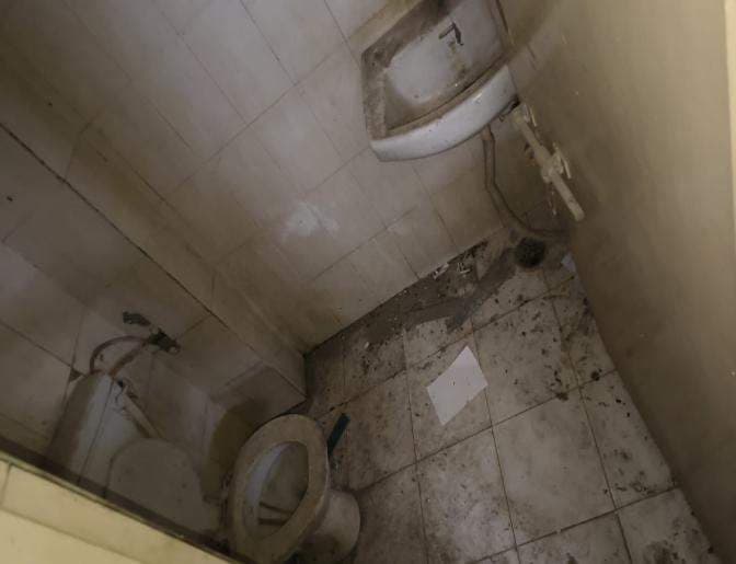 Common (Labour Room) G-42 — before renovation