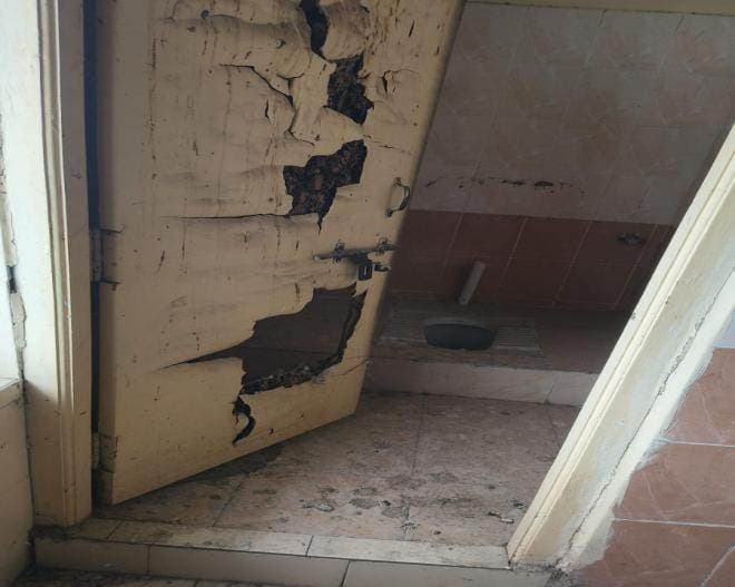 Common Wash Room Left 04 — before renovation
