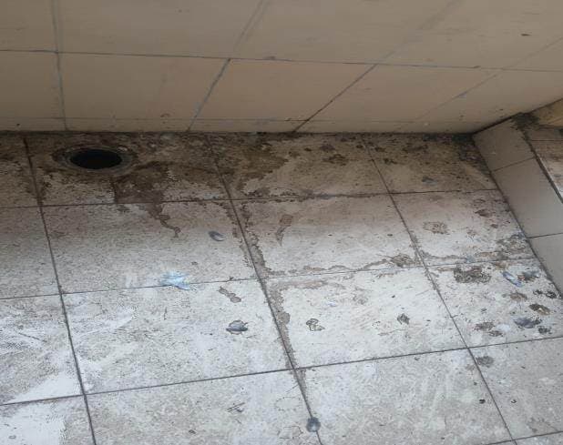 Common Wash Room Left 05 — before renovation