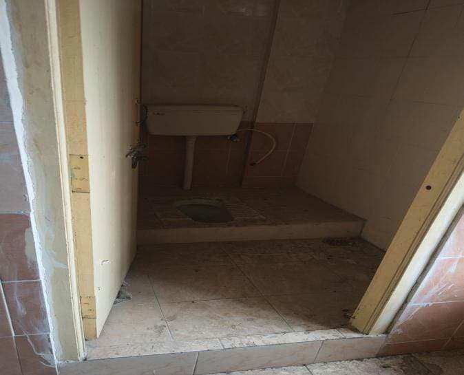 Common Wash Room Right 02 — before renovation