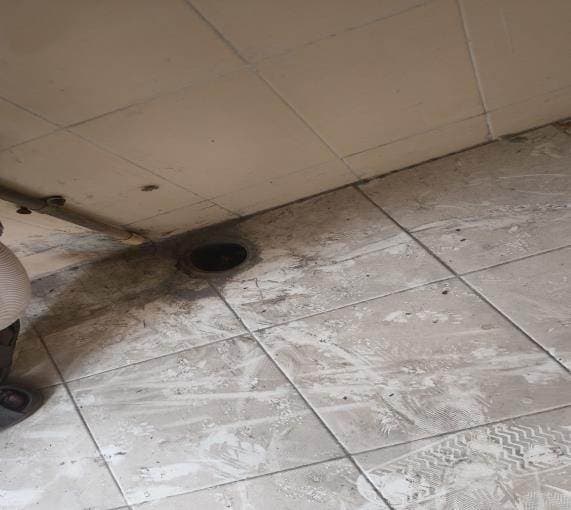 Common Wash Room Right 05 — before renovation