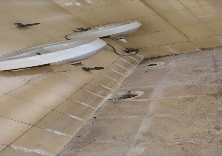 Common Wash Room Right Lobby — before renovation